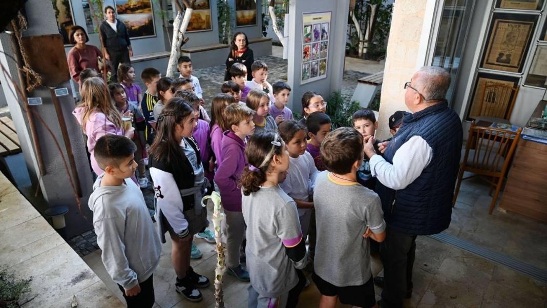 Kemer’de Kültür Yolculuğu: Öğrencilerin İlgi Odağı Oldu! 3